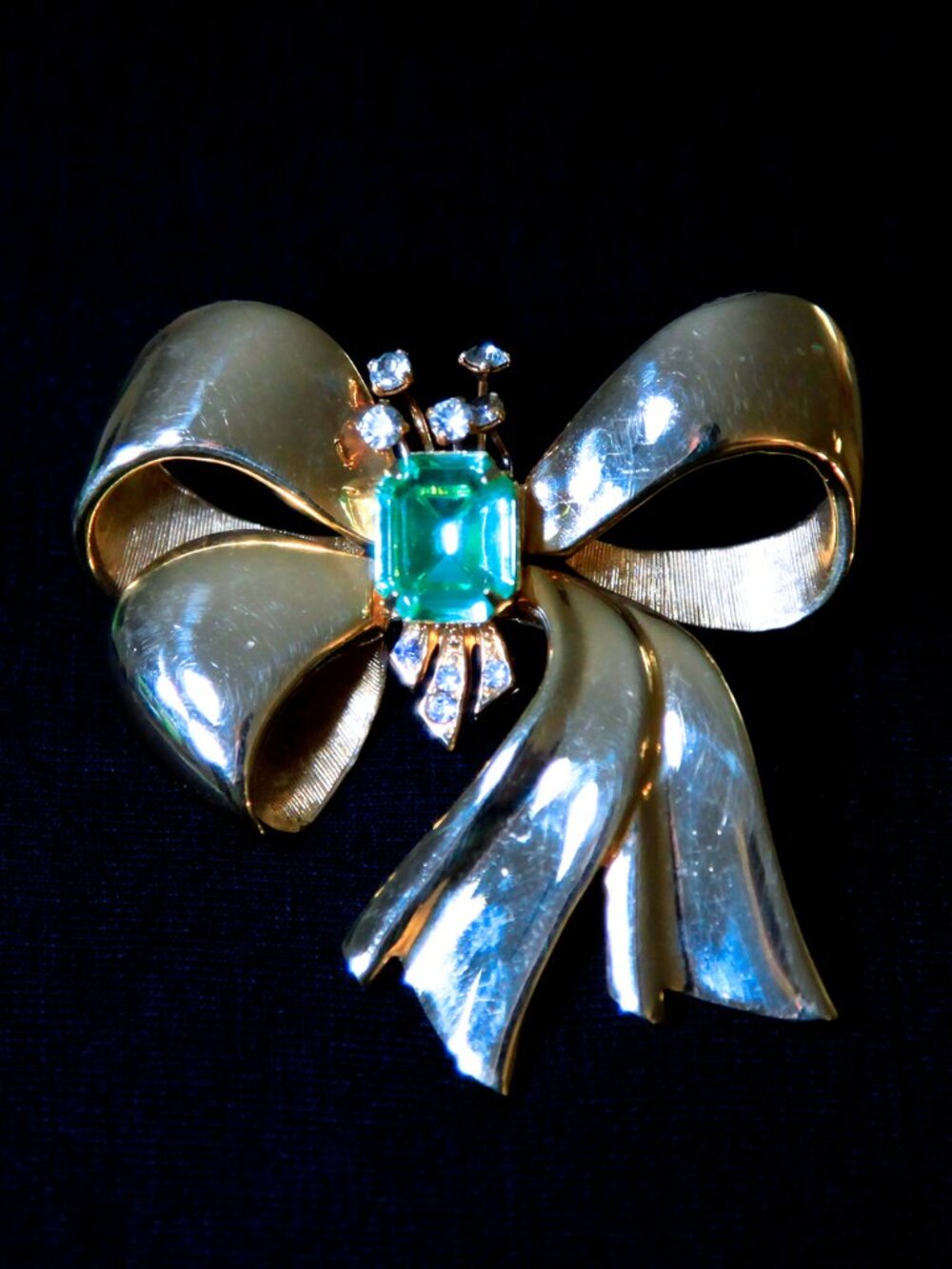 Joan Rivers Gold Tone Bow Shape Pin Brooch Paridot &Crystals